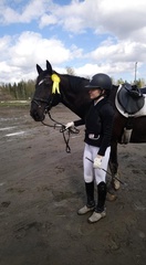 Emma Laukkarinen ratsasti luokassa 90cm neljänneksi hevosella Avants.
©Satu