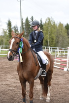 70cm kultaa Mimi Yrjölä - Eeros, Varkauden Ratsastuskeskus (Huom. kuvassa eri hevonen)