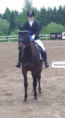 Tuuli Torvinen - Bingo III voittivat lauantain kouluratsastuskluokan.